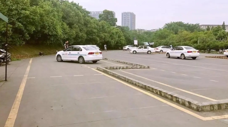 成都汽车培训多少钱