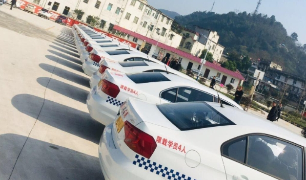 乐山汽车培训多少钱