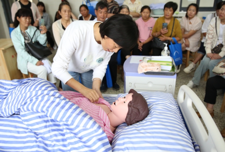 巴中养老护理员证在哪报考