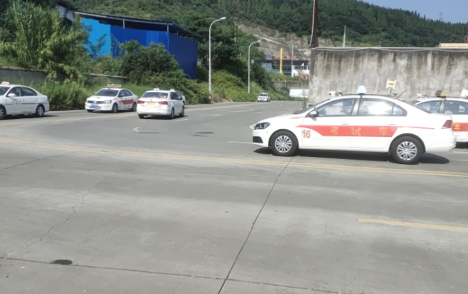 达州汽车培训多少钱