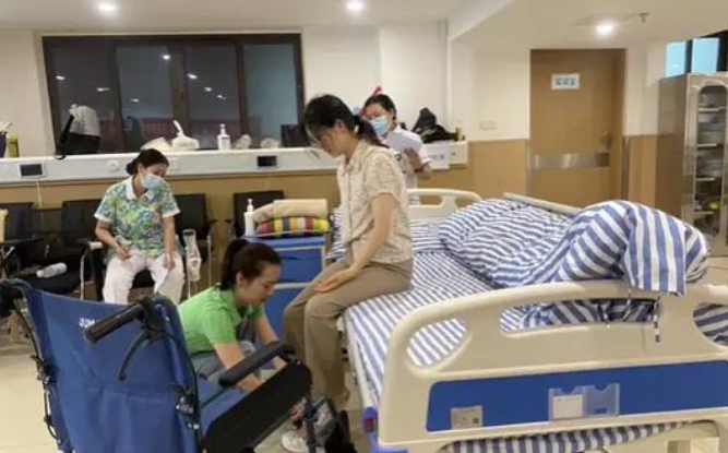 内江养老护理员证在哪报考
