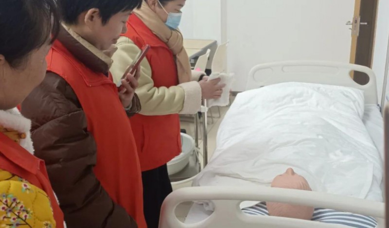 雅安养老护理员证在哪报考